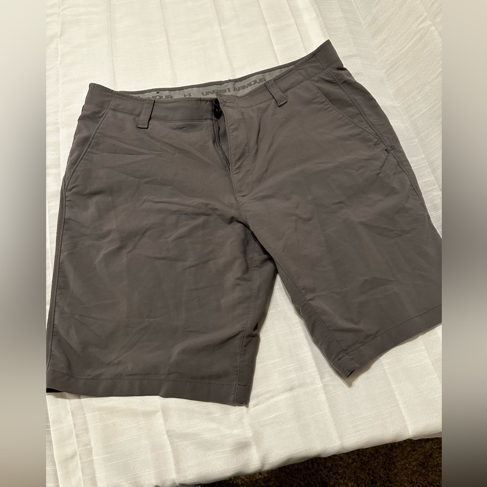 Men’s Under Armour golf shorts | 36